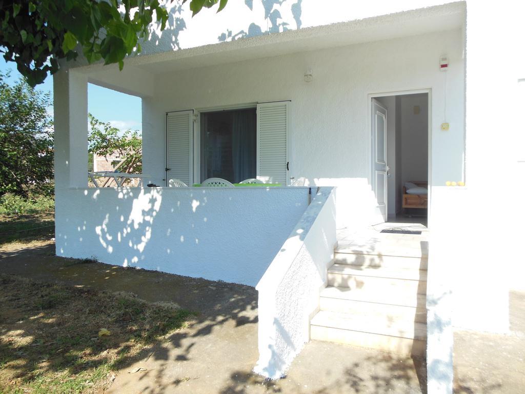 Helonata Apartments อาร์คูดี ภายนอก รูปภาพ