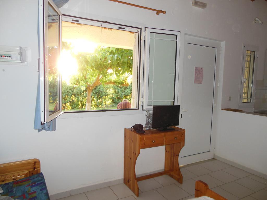 Helonata Apartments อาร์คูดี ภายนอก รูปภาพ